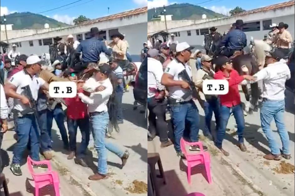 Hombres fuertemente armados protagonizaron un lío en pleno desfile hípico en Jalapa. (Foto: Captura de Video)