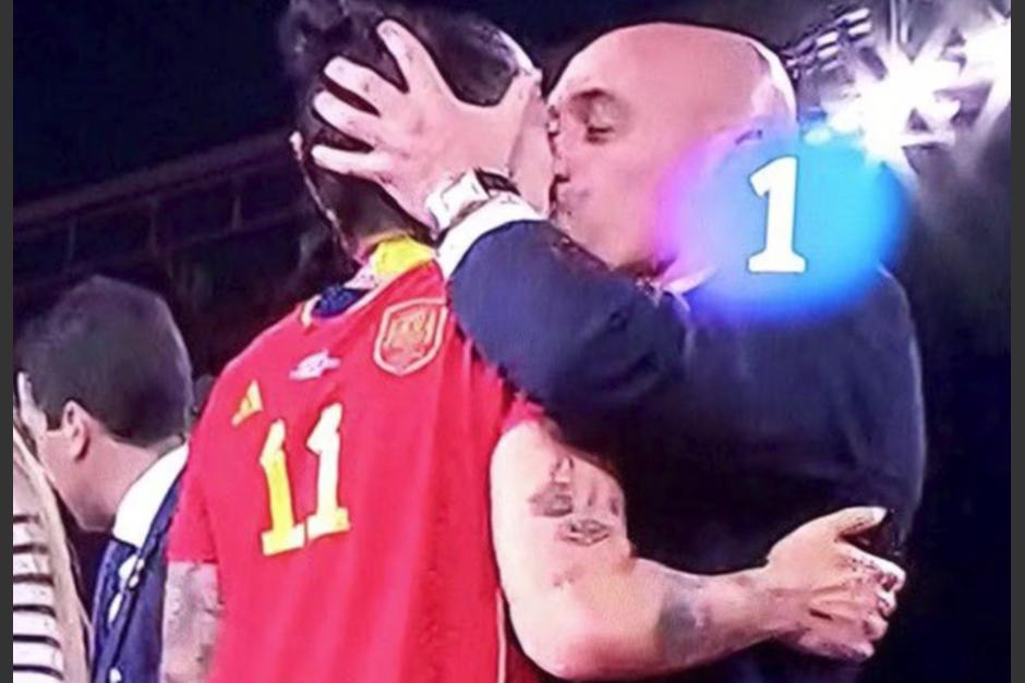 Luis Rubiales empañó la victoria de España en la Copa Mundial Femenina tras besar a una jugadora. (Foto: RRSS)