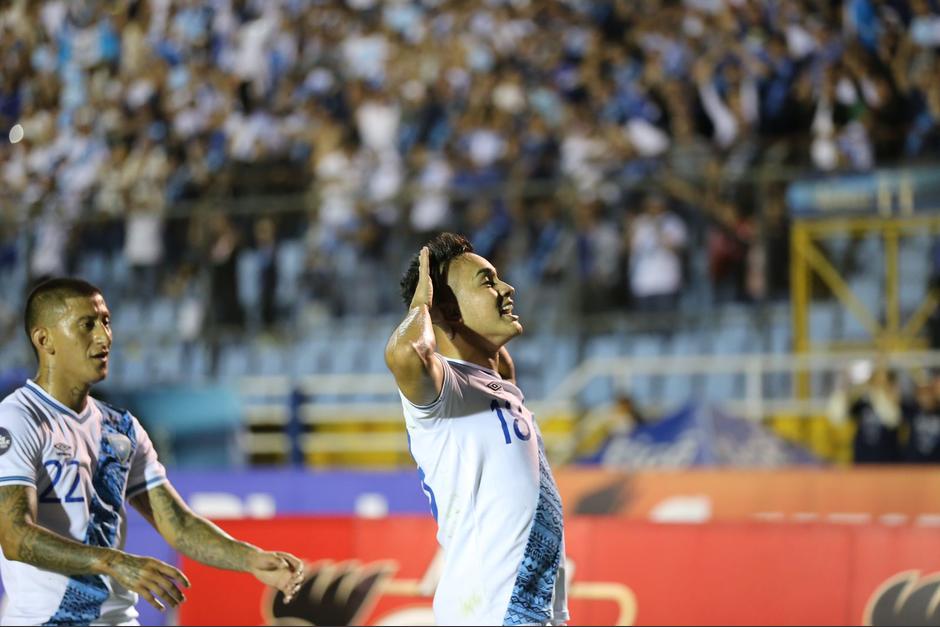Óscar Santis, luego de anotar el primer gol de Guatemala ante Panamá. (Foto: Fedefut)
