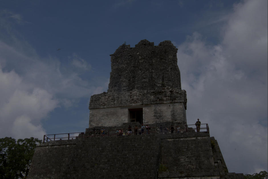 En redes sociales se han compartido imágenes de un presunto objeto volador no identificado en Tikal. (Foto: Cortesía/Otto Arriaga)&nbsp;