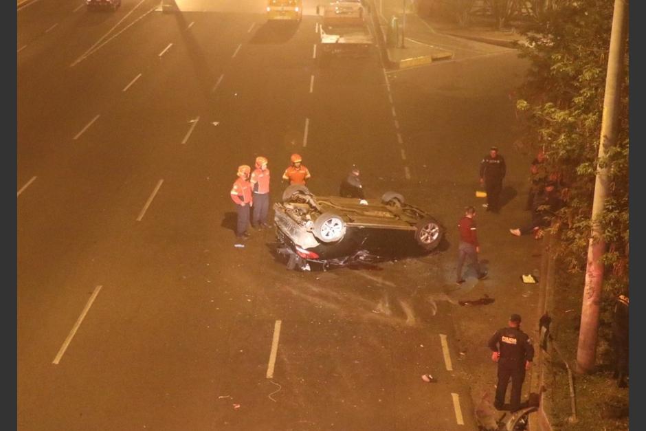 En la madrugada de este domingo bomberos municipales acudieron a un accidente en el Bulevar Liberación. (Foto: Bomberos Municipales)&nbsp;