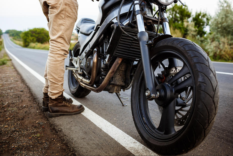 Captan la arriesgada forma de transportar a un niño en motocicleta en ruta a El Salvador. (Foto ilustrativa: Freepik)