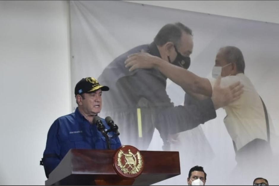 Alejandro Giammattei participó en algunas actividades para la afiliación de beneficiarios al Programa del Adulto Mayor. (Foto: Gobierno de Guatemala)