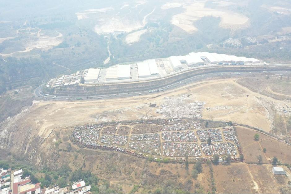 La Conred informó que ya fue controlado y liquidado el incendio en el vertedero de AMSA, ubicado en la ruta al Pacífico. (Foto: Conred)