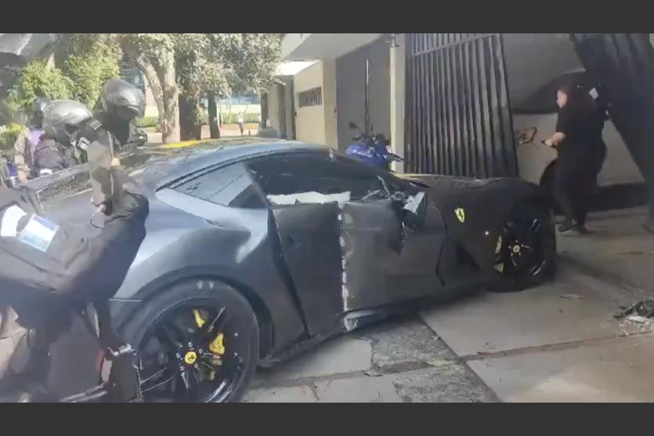 Un Ferrari se habría empotrado en una vivienda en la zona 14 capitalina. (Foto: captura de video)