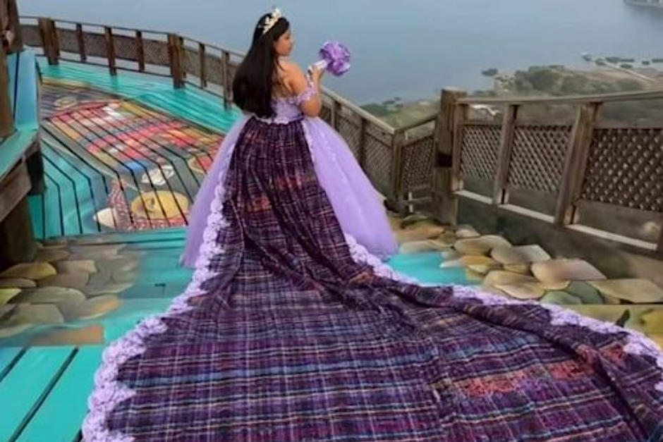 La quinceañera sorprendió al agregar textiles guatemaltecos a su vestido. (Foto: Federico Roulet)