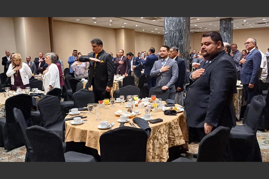 Integrantes de varios bloques legislativos se reunieron con líderes religiosos. (Foto: Karla Gutiérrez/Soy502)