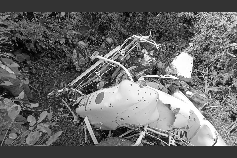 Encuentran los cuerpos y helicóptero desaparecido en una finca de Escuintla. (Foto: Ejército de Guatemala)&nbsp;