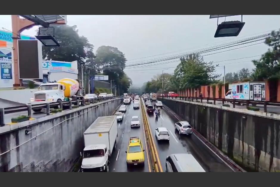 Las autoridades de tránsito informaron que se registran complicaciones en la circulación por las lluvias. (Foto: PMT Santa Catarina Pinula)
