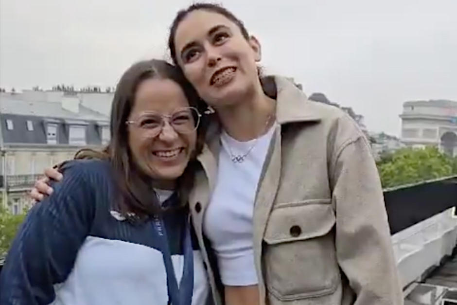 Adriana Ruano y Elsa García se reencontraron tras coincidir en competencias de gimnasia. (Foto: X)