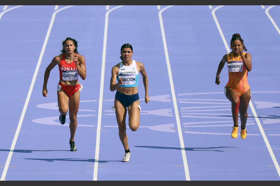 La guatemalteca Mariandrée Chacón en la competencia de los 100 metros planos. (Foto: COG)