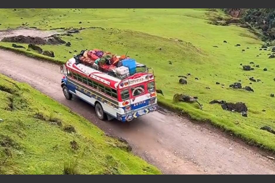 Un video que muestra un bus extraurbano en un atractivo paisaje del país se ha vuelto viral. (Foto: captura de video)