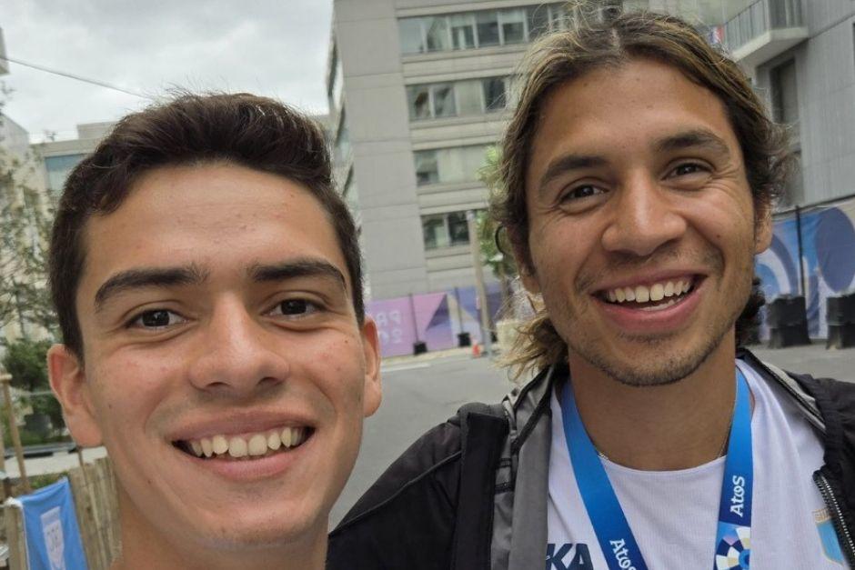 El atleta compartió una fotografía con Luis Grijalva en las calles de Paris. (Foto: COG/Soy502)