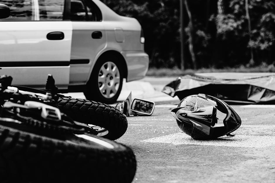 Un motorista y su pasajera resultaron gravemente heridos tras chocar contra un microbús en Quetzaltenango. (Foto: Archivo/Soy502)&nbsp;