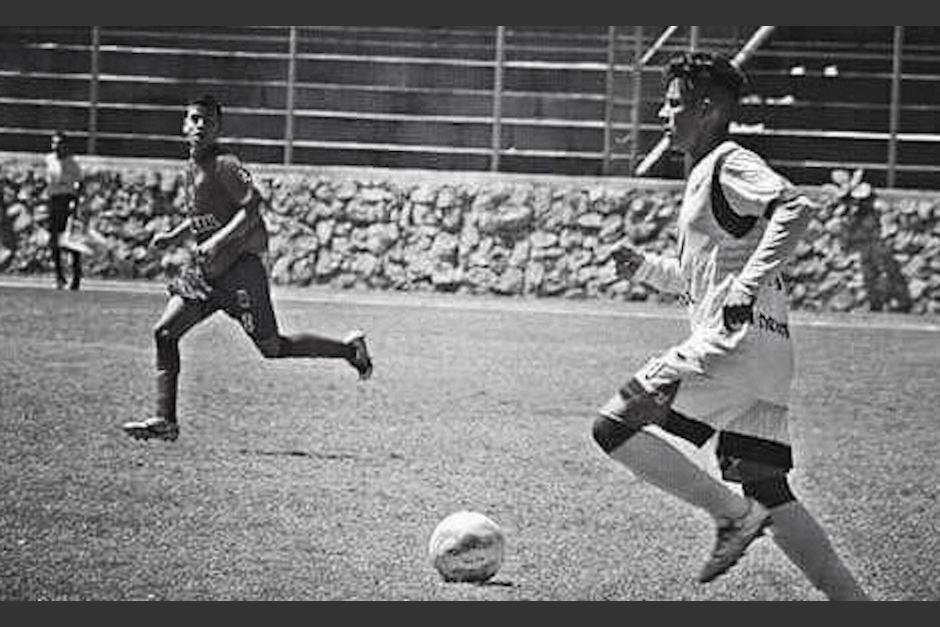 Lamentan el fallecimiento de un joven futbolista que se desplomó cuando jugaba en una cancha. (Foto: redes sociales)