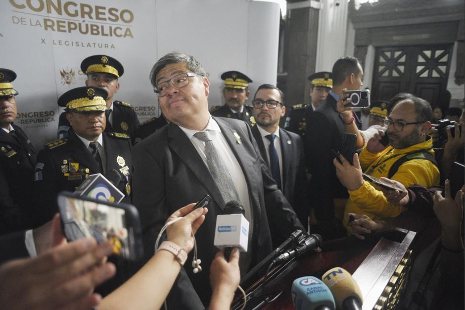 El pasado 25 de julio, el ministro Francisco Jiménez llegó al Congreso acompañado de algunas autoridades de la PNC. (Foto: Wilder López/Soy502)