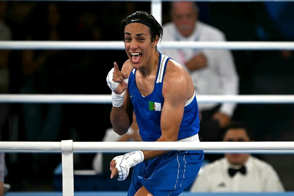 La boxeadora Imane Khelif que ha estado inmersa en una polémica de género pasó a la final olímpica. (Foto: AFP)