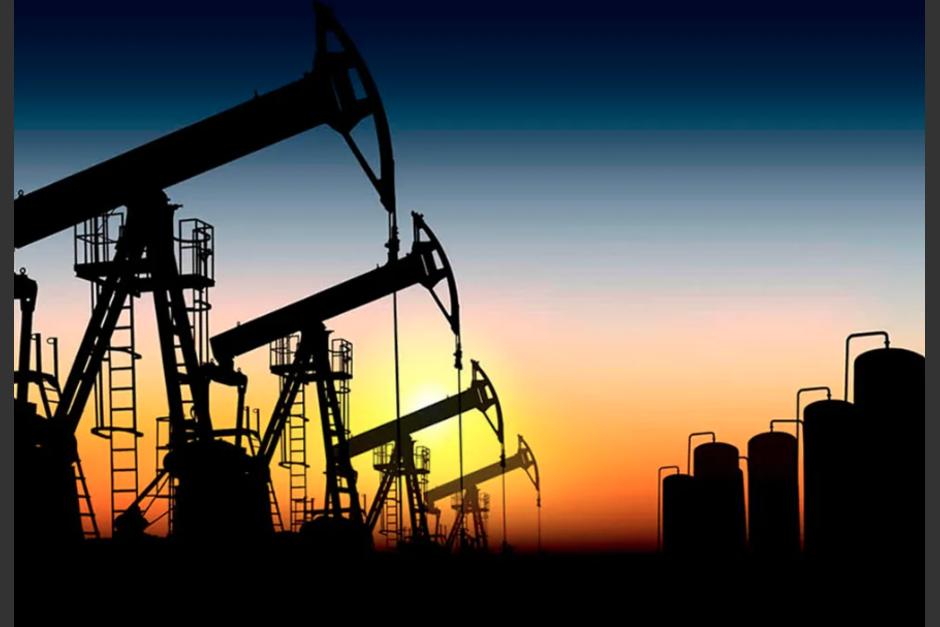 Establecen precios temporales para el petróleo y gas natural en el país. (Foto: Casa Lima)