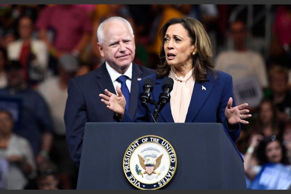 Kamala Harris y Tim Walz en su primer mitin en Filadelfia. (Foto: AFP)