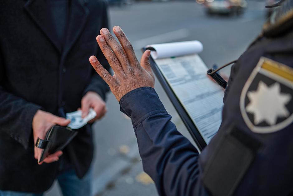 El Mingob busca erradicar los sobornos que piden varios agentes de la PNC. (Foto ilustrativa: Archivo/Soy502)