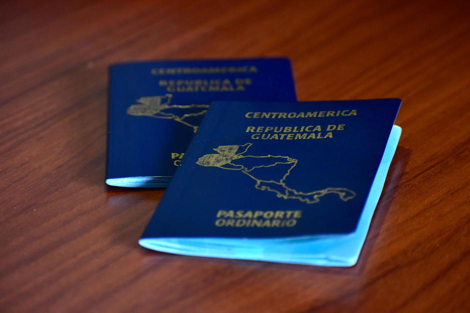 El pasaporte guatemalteco con vigencia extendida con sticker no será permitido para ingresar a los Emiratos Árabes Unidos. (Foto: Archivo/Soy502)