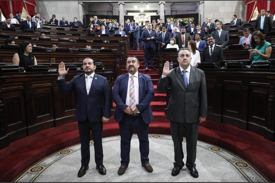 El exdiputado Julio Lainfiesta (a la derecha) debió accionar ante la CC para que el Congreso lo juramentara. (Foto: Organismo Legislativo)