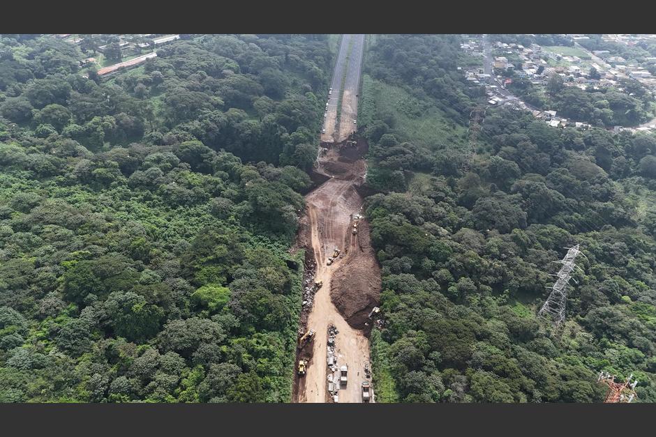 Según las autoridades, en las próximas horas se habilitará el paso en el kilómetro 44 de la autopista Palín-Escuintla. (Foto: Wilder López/Soy502)