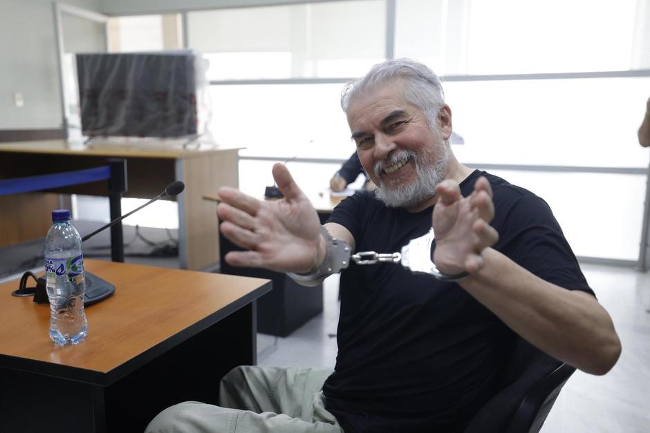 Luis Rabbé fue llevado a torre de Tribunales donde un juez le dará a conocer las razones de su detención. (Foto: Diario de Centro América)&nbsp;