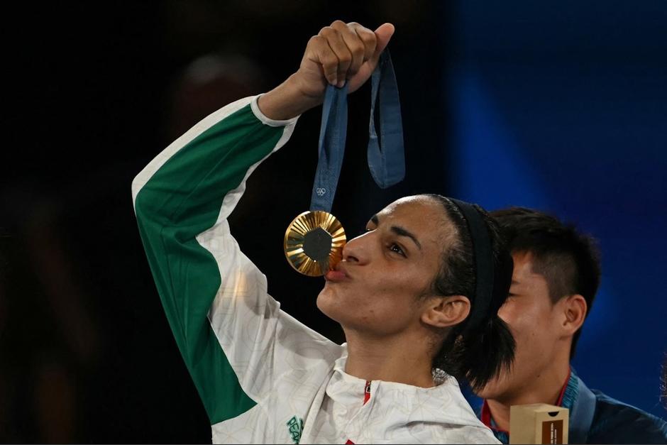 La boxeadora argelina Imane Khelif logró colgarse la medalla de oro en los Juegos Olímpicos de París 2024. (Foto: AFP)