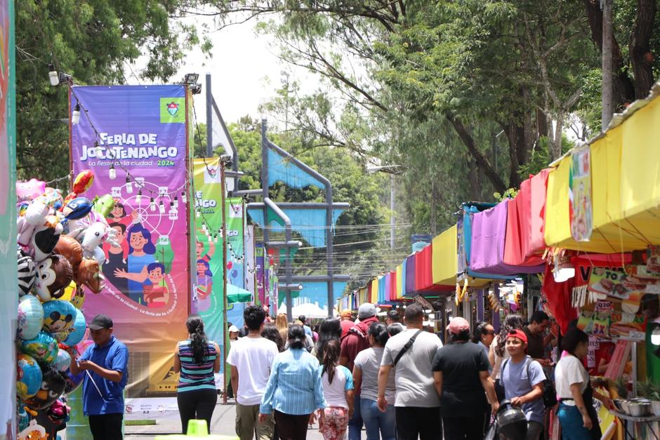 Las autoridades exhortan a los visitantes de la Feria de Jocotenango a evitar este tipo de cobros ilegales. (Foto: Muni Guate)