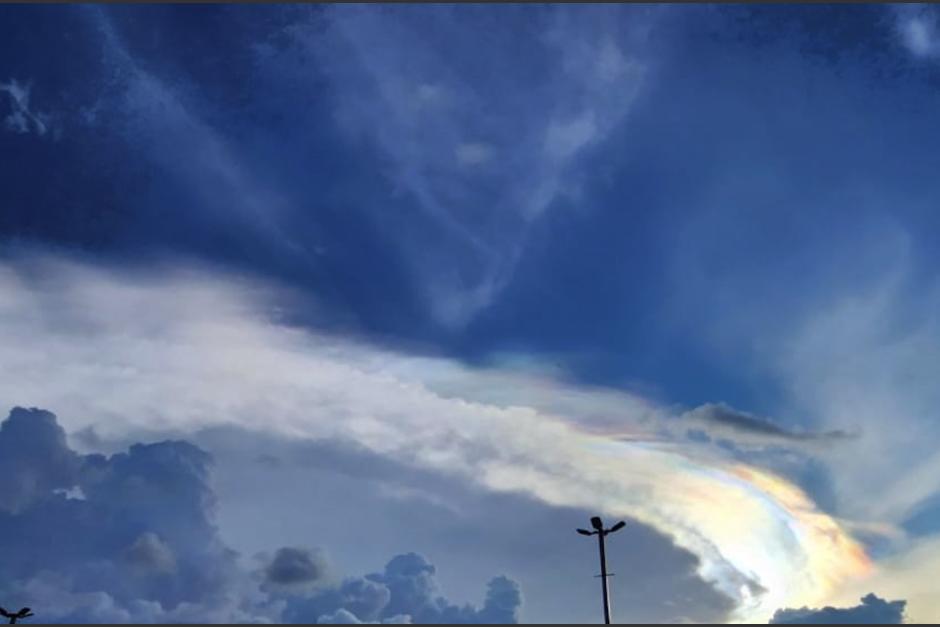 Guatemaltecos en distintos sectores observaron un peculiar fenómeno en el cielo.&nbsp;(Foto: X/@eamg_90)