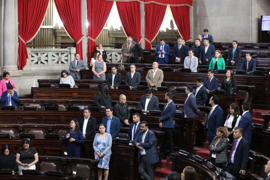 Durante una maratónica jornada, en medio de debates, señalamientos y controversia, el Congreso aprobó de urgencia nacional, la ampliación presupuestaria pedida por el presidente Arévalo. (Foto: Congreso)