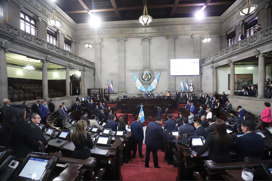 Tras horas de cabildeo, diputados oficialistas logran el avance de la ampliación presupuestaria solicitada por el Ejecutivo. (Foto: Congreso)