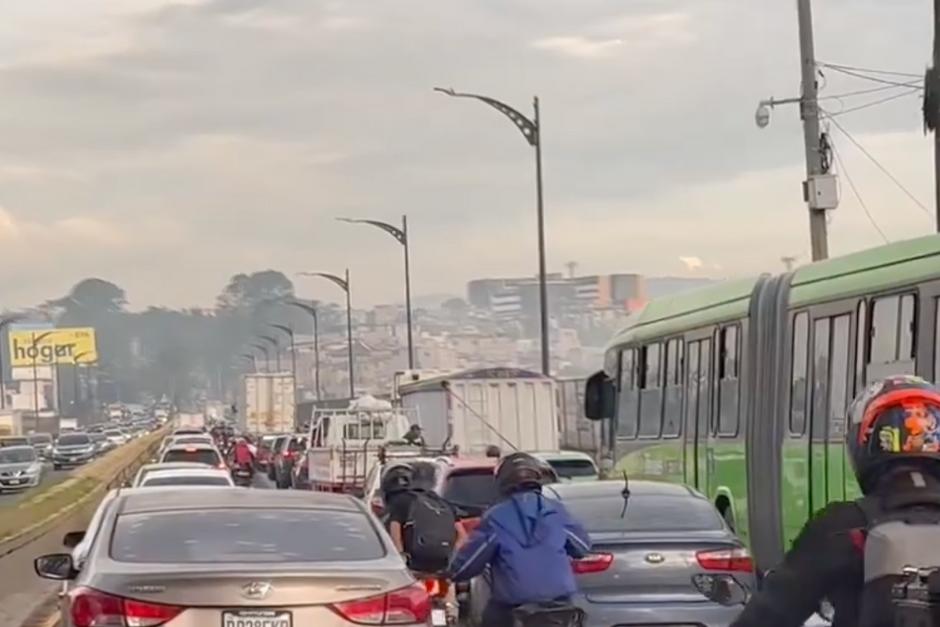 El tránsito se encuentra severamente afectado por un ataque armado ocurrido en la zona 17. (Foto: Amílcar Montejo)