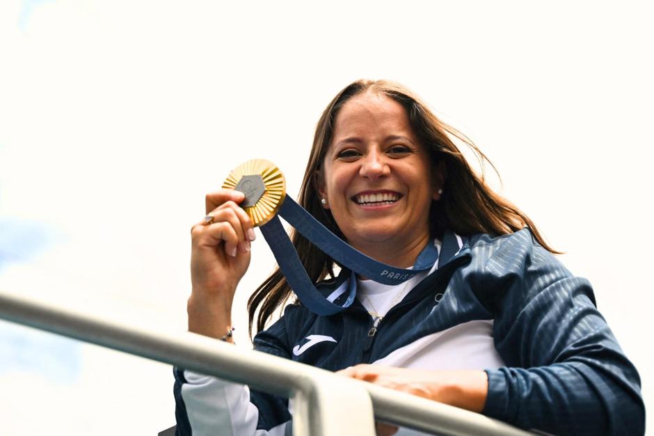 La atleta guatemalteca tuvo un recibimiento alegórico en Guatemala y así lo compartieron para el mundo. (Foto: AFP)