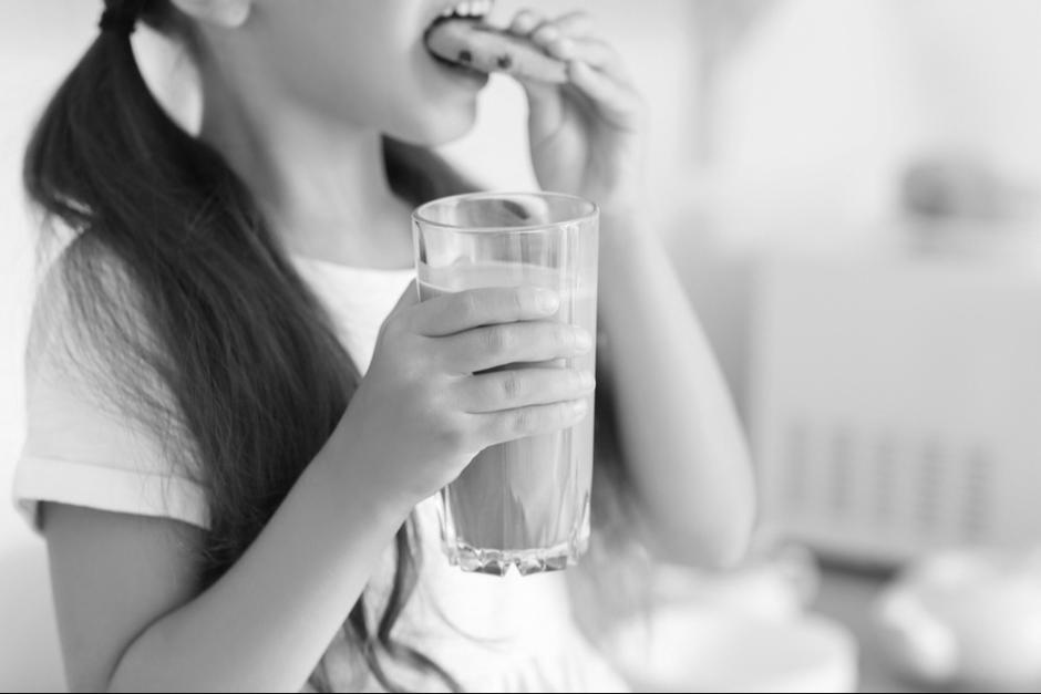 La menor se encontraba con su mamá tomando chocolate, cuando empezó a sentirse mal. (Foto: Shutterstock)