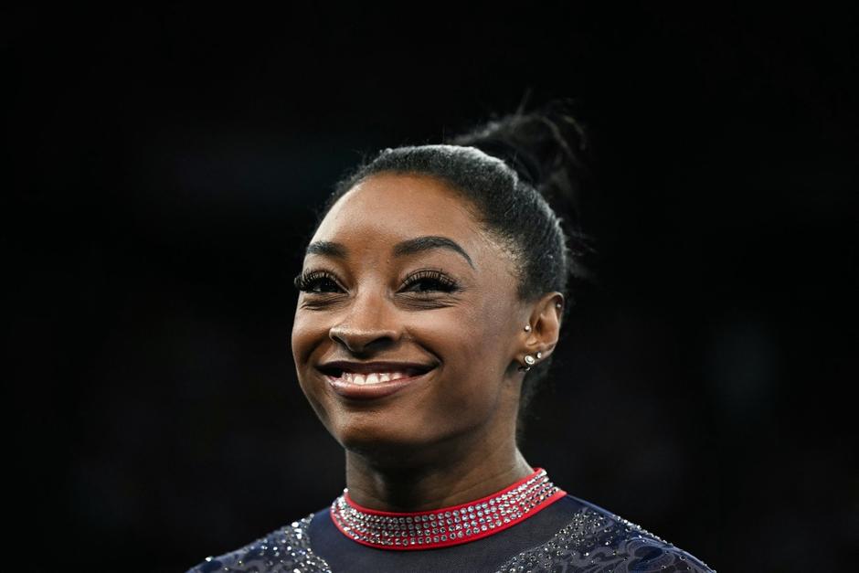 La atleta estadounidense es buscada por su madre biológica tras su actuación en París. 2024. (Foto: AFP)