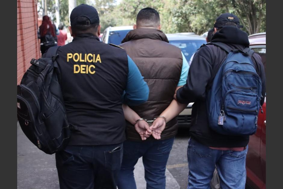 Este martes se reportó la captura de un hombre que cometió un robo en una vivienda, disfrazado de fiscal del MP. (Foto: PNC)