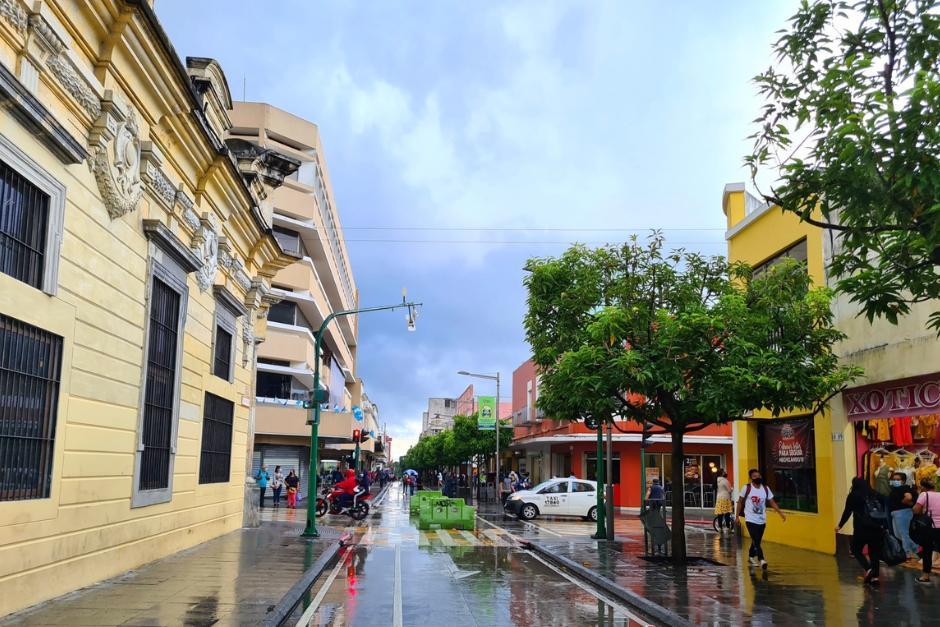 La Sexta Avenida se ha caracterizado por sus adornos en época navideña desde tiempos memorables. (Foto: archivo/Soy502)