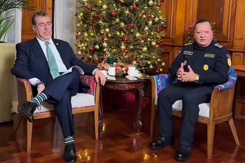 El presidente Bernardo Arévalo y el director de la PNC hablaron sobre los próximos beneficios para los efectivos. (Foto: Captura de pantalla)