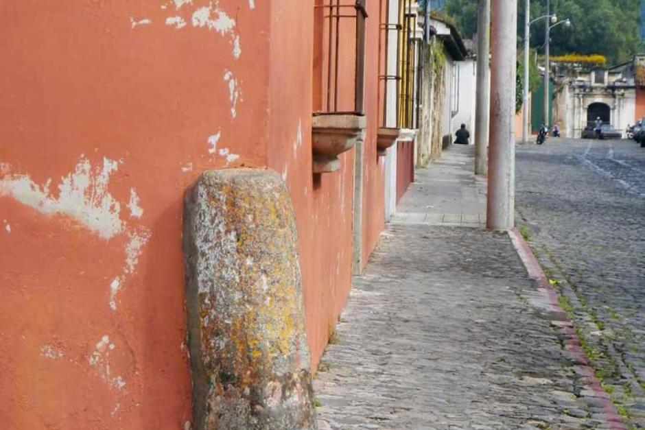 Si en tus visitas a Antigua Guatemala has visto estás interesantes esquinas de piedra por algunas cuadras, debes saber el porqué están ubicadas en esos sitios específicos.&nbsp;(Foto: Historia Guatemala)&nbsp;