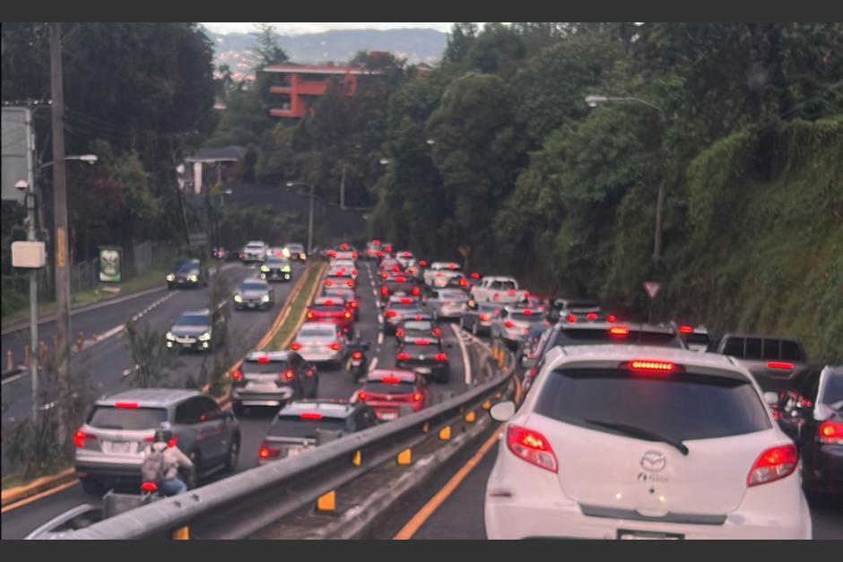 Varias áreas en la ciudad reportan tráfico complicado. (Foto: Soy502/Archivo)