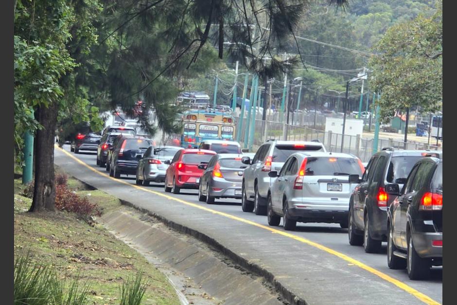 Se reporta tráfico pesado para ingresar a la Antigua Guatemala. (Foto: cortesía)