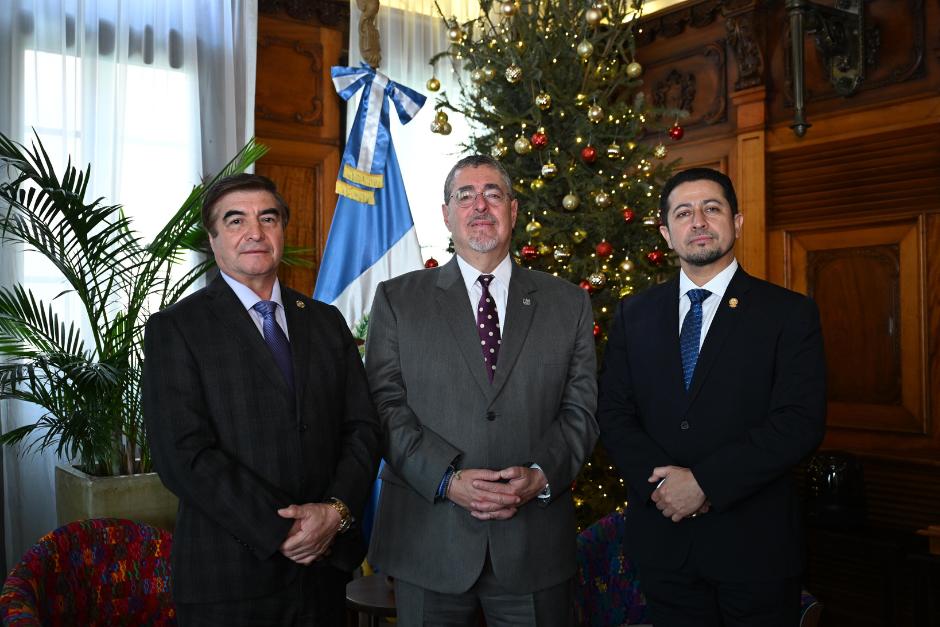 Los presidentes de los tres organismos de Estado sostuvieron una reunión de trabajo. (Foto: SCSPR/Soy502)