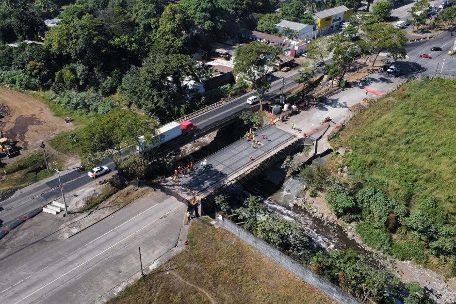 Los trabajos de construcción en la autopista que conduce de Escuintla a Puerto Quetzal avanzan, según la empresa.&nbsp; (Foto: Convía/Soy502)