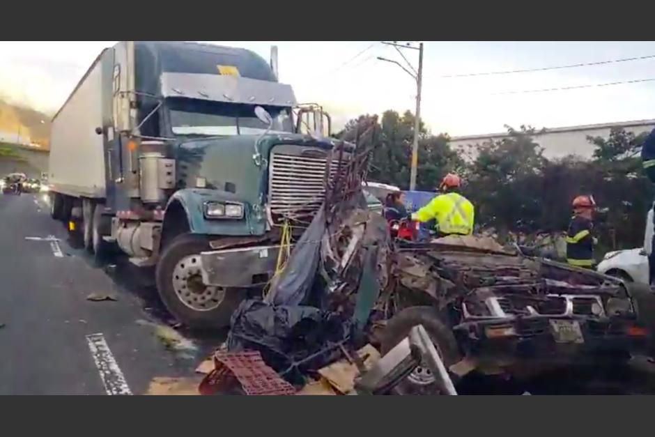 Un accidente en Ruta al Pacífico dejó a una mamá y sus dos hijos fallecidos. (Foto: PMT Villa Nueva)