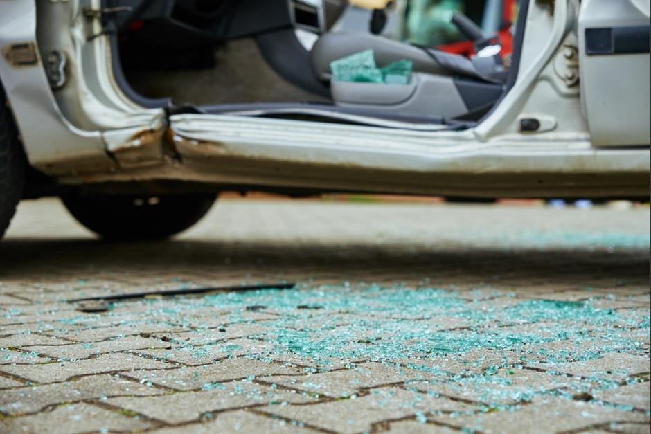 La mujer resultó prensada en un vehículo tras fuerte colisión en la zona 10. (Foto: Shutterstock)