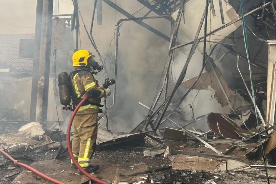 Socorristas atienden el área en donde cayó el avión, ubicada en Gramado, Rio Grande so Soul. (Foto: AFP/Soy502)&nbsp;