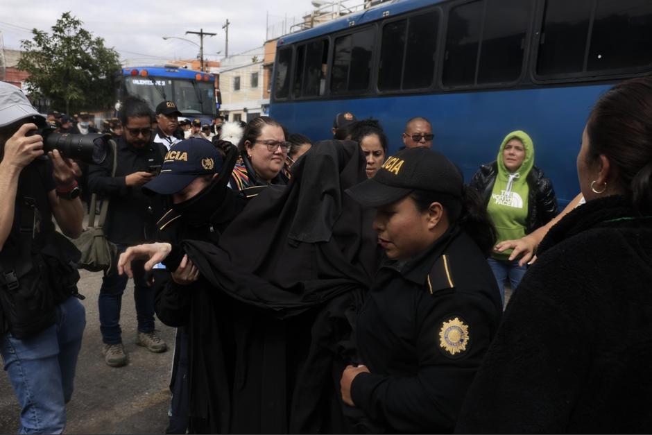 Menores que pertenecen a Lev Tahor se resisten a ingresar al hogar de protección. (Foto: DCA)