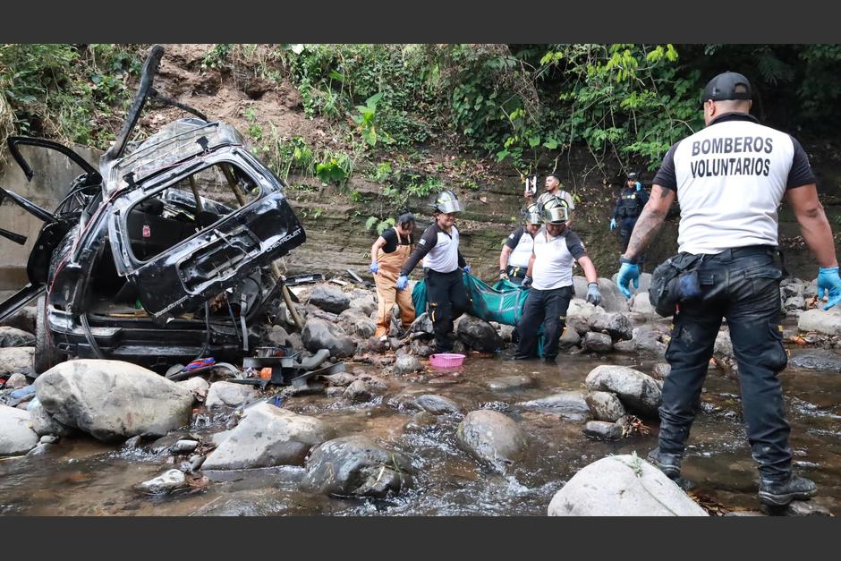 Una familia falleció en un accidente de tránsito en Santa Rosa. (Foto: Bomberos Voluntarios)